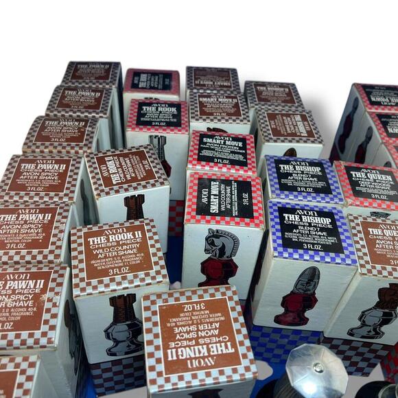 Vintage Avon complete 32 set Chess pieces Full - Picture 3 of 6